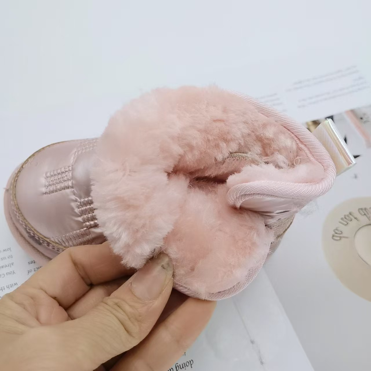 33-38 Tamaño de invierno de niños botas de nieve 2025 nuevas botas cortas para niños con botas de algodón gruesas para bebés calientes