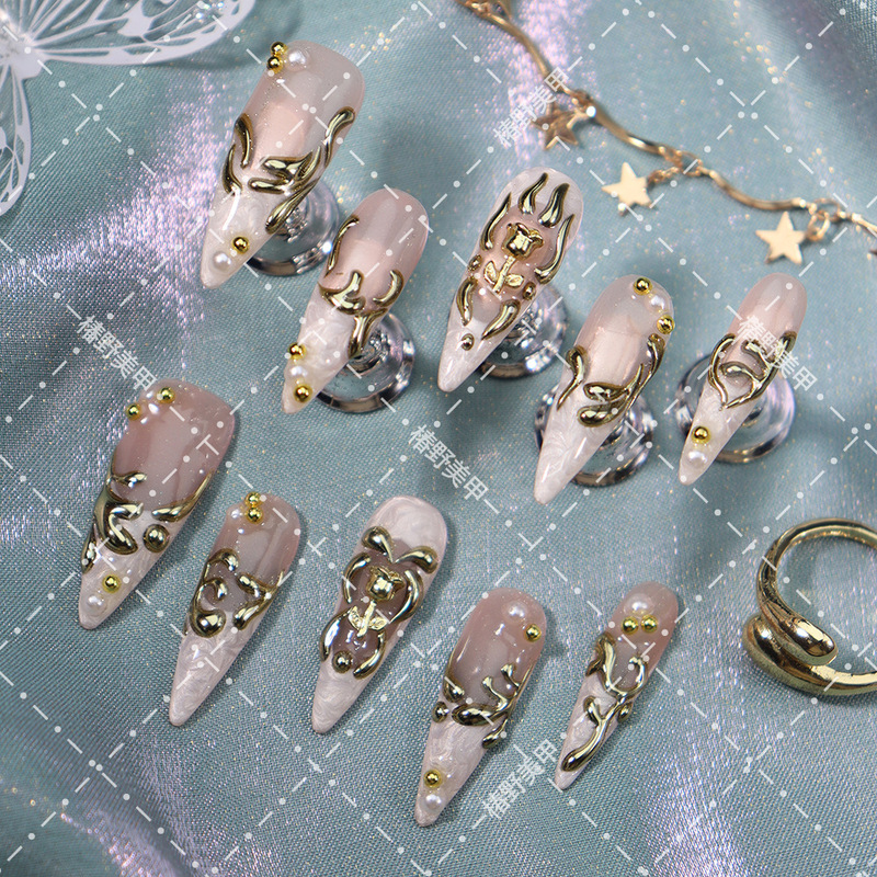 Light Luxury Gold-Plated Rose Press-On Nails, Vintage Embossed Handmade Nail Art, Nude Pink Long Style That Enhances Complexion, Removable Fake Nails Light Luxury Gold-Plated Rose Press-On Nails, Vintage Embossed Handmade Nail Art, Nude Pink Long Style That Enhances Complexion, Removable Fake Nails