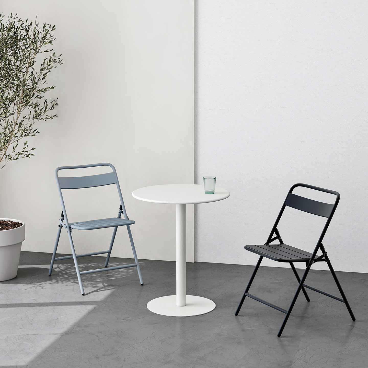 Trendy milk tea shop small round table, negotiation table, Nordic simple modern coffee table, outdoor leisure wrought iron dining table
