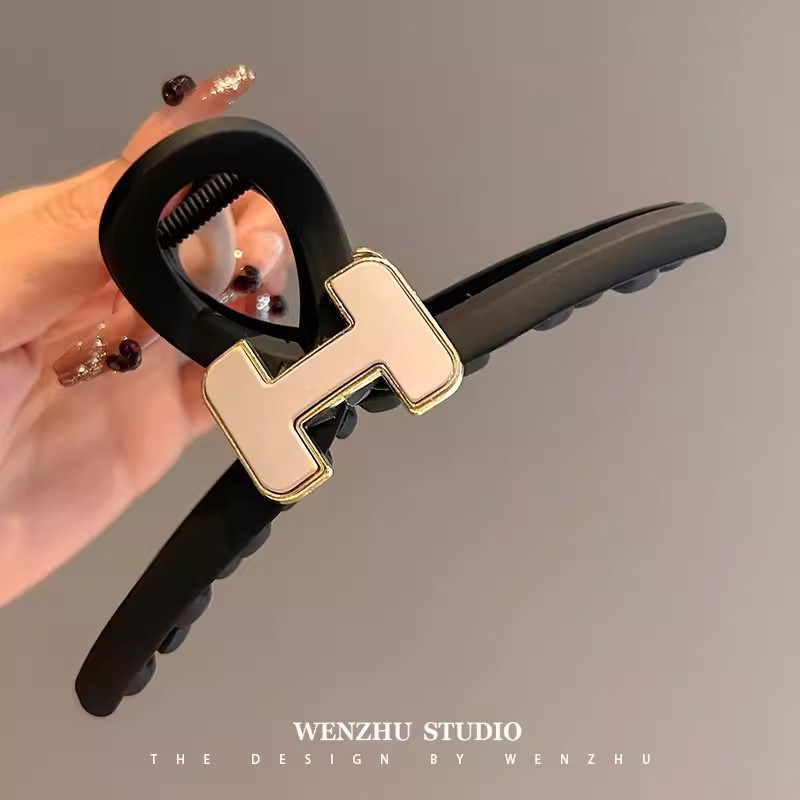 South Korean Advanced Grip Women's 2023 New Headwear Large Hairpin Back Spoon Pan Hair Shark Clip_voghion.com