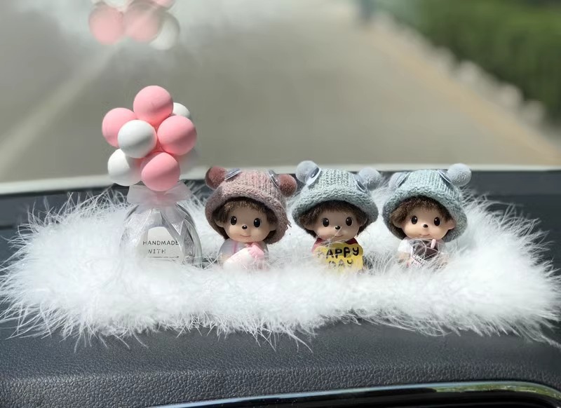 Cute car decoration car perfume ornaments creative personality Mengqiqi center console car interior supplies balloon women