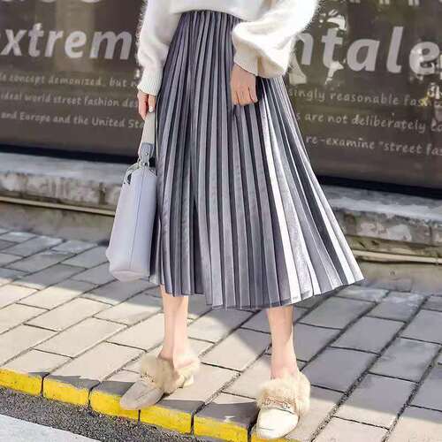 New gold velvet skirt for women in winter with sweaters to show slimming mid-long autumn and winter pleated skirt long skirt