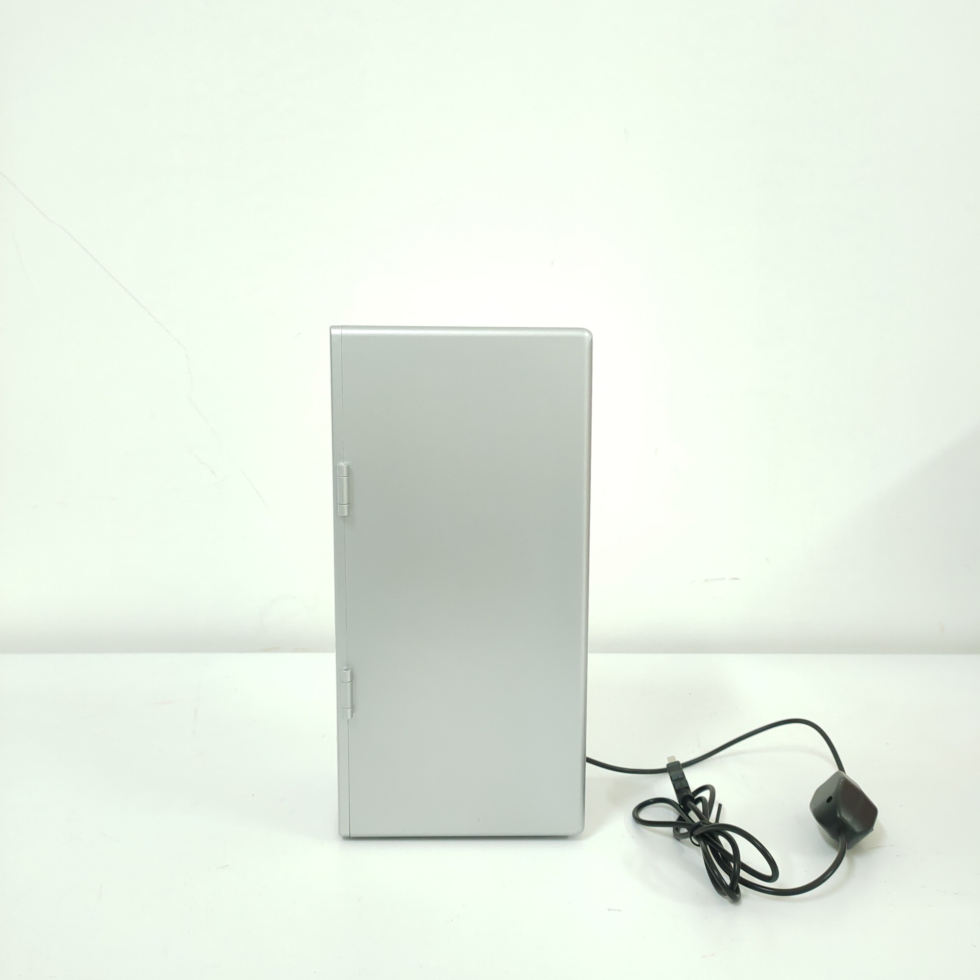 Mini Cosmetics Refrigerator 3