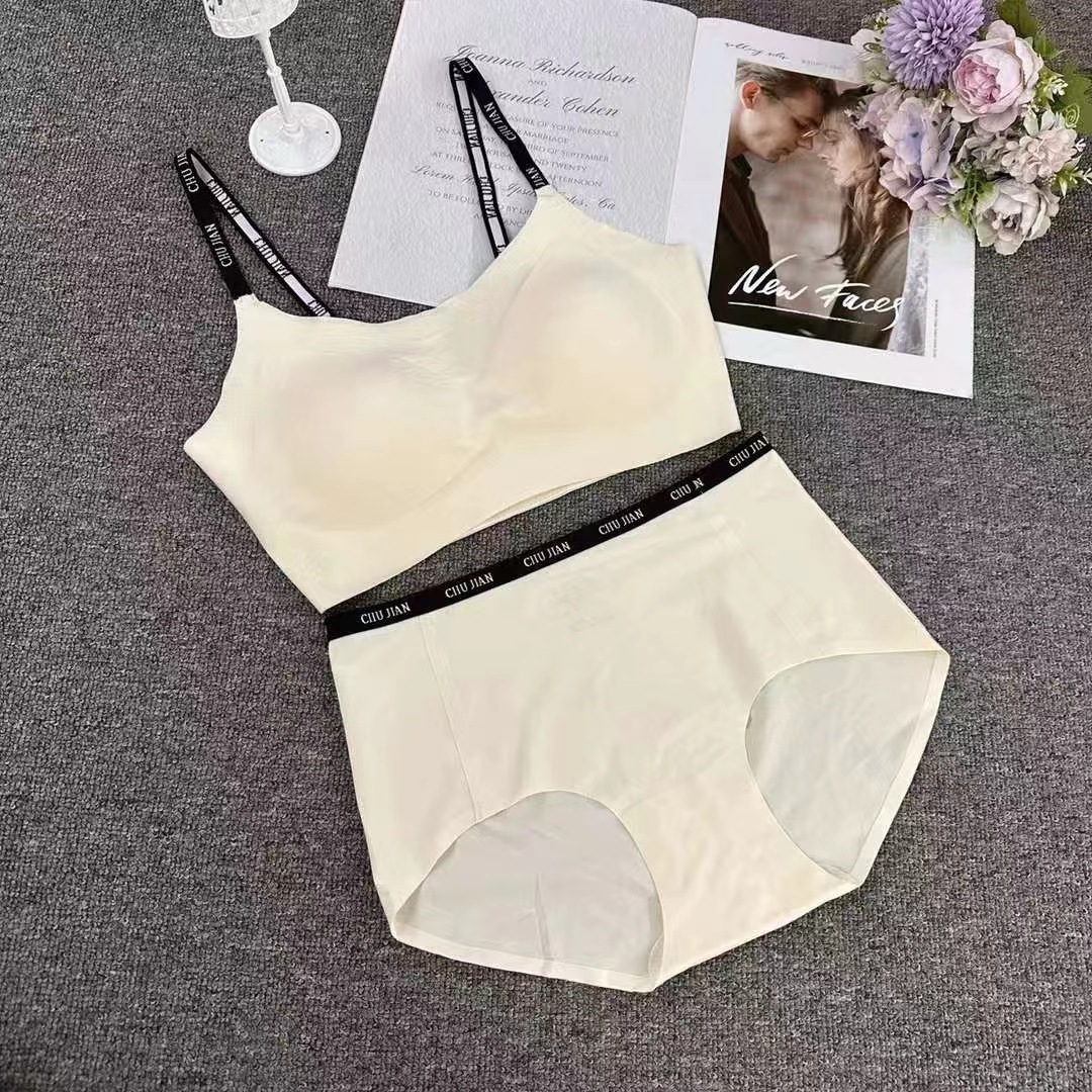 Nueva ropa interior sin marcas para mujeres Pequeño pecho anti-caída delgada sin anillo de acero cómodo bra set