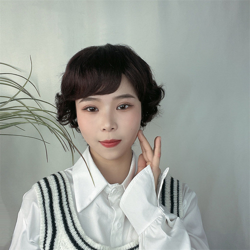 Wig for women with short hair, middle-aged and elderly breathable headgear, simulated head oblique bangs, fashionable lady mother's short curly hair