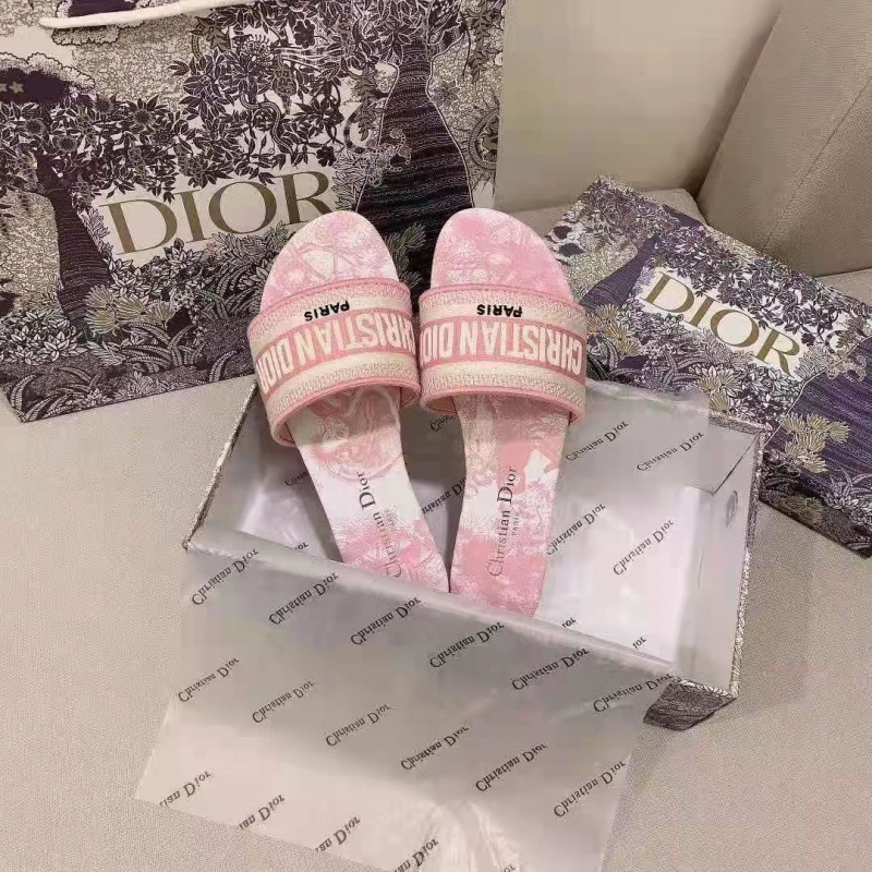 Summer ins alfabeto bordado de una palabra zapatillas exteriores para mujer nuevo estilo 2024 playa estilo de explosión de fondo plano chanclas cómodas y hermosas