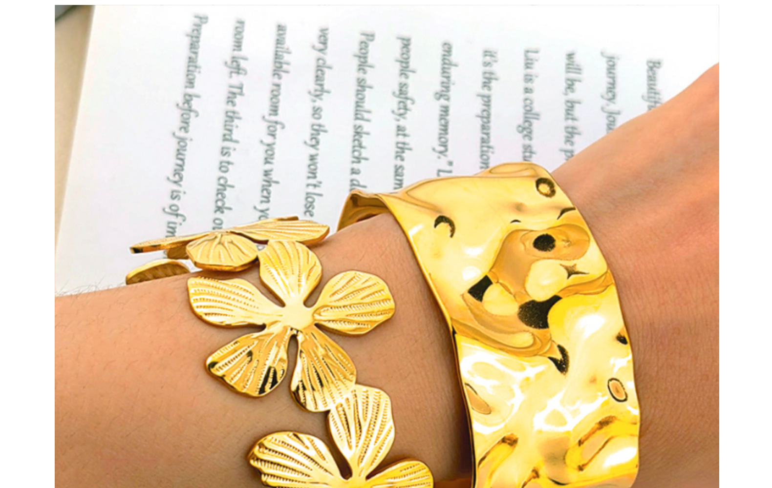 19g Weight PVD Coated Gold Plating Process Real Gold Plated Plating Material Bangle Classification Casual Simple Style Solid Color Flower Butterfly 304 Stainless Steel 18K Gold Plated Bangle In Bulk