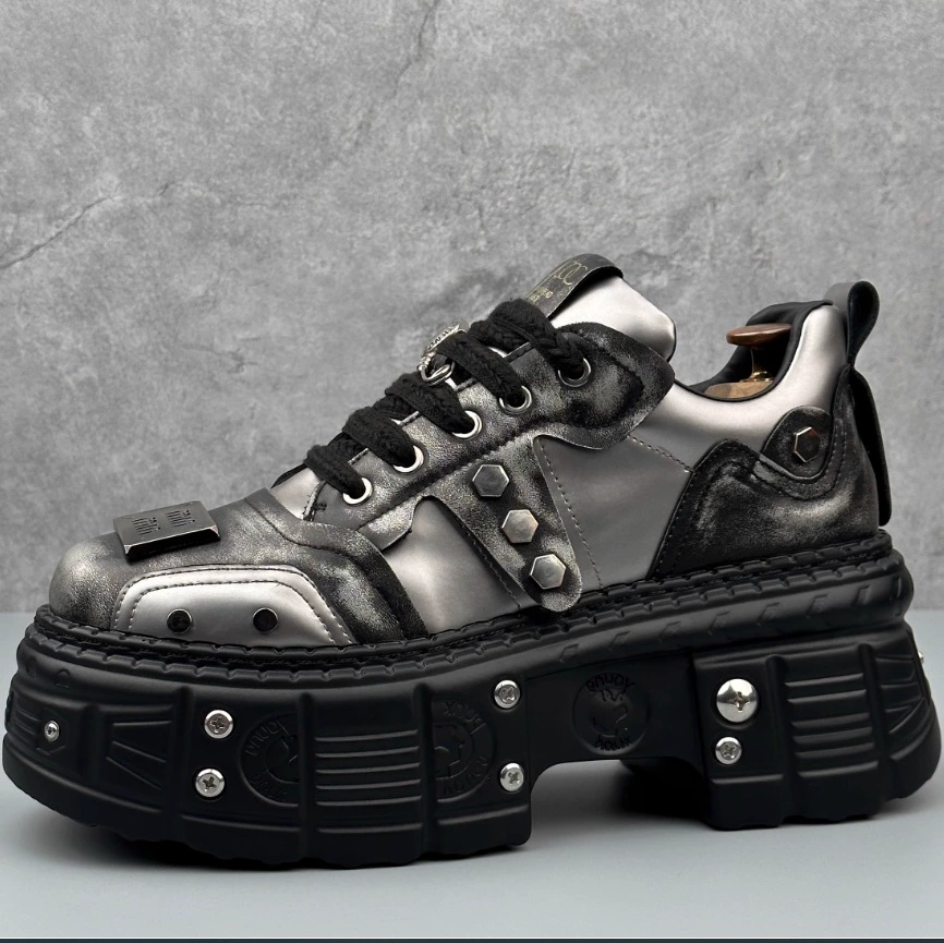 Мужские кожаные туфли в европейском стиле с тяжелым мастерством, металлический панк-стиль, туфли для папы на толстой подошве, популярный стиль интернет-знаменитостей, модная обувь в стиле ретро.