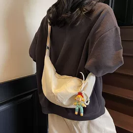 平底拖鞋;一字带凉鞋;女士手提包