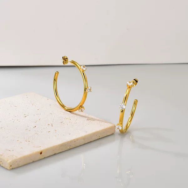 E157 Simple Diamond-Encrusted C-Shaped Stainless Steel Earrings, Elegant Zircon Titanium Steel Smooth Surface Hoop Earrings for Women