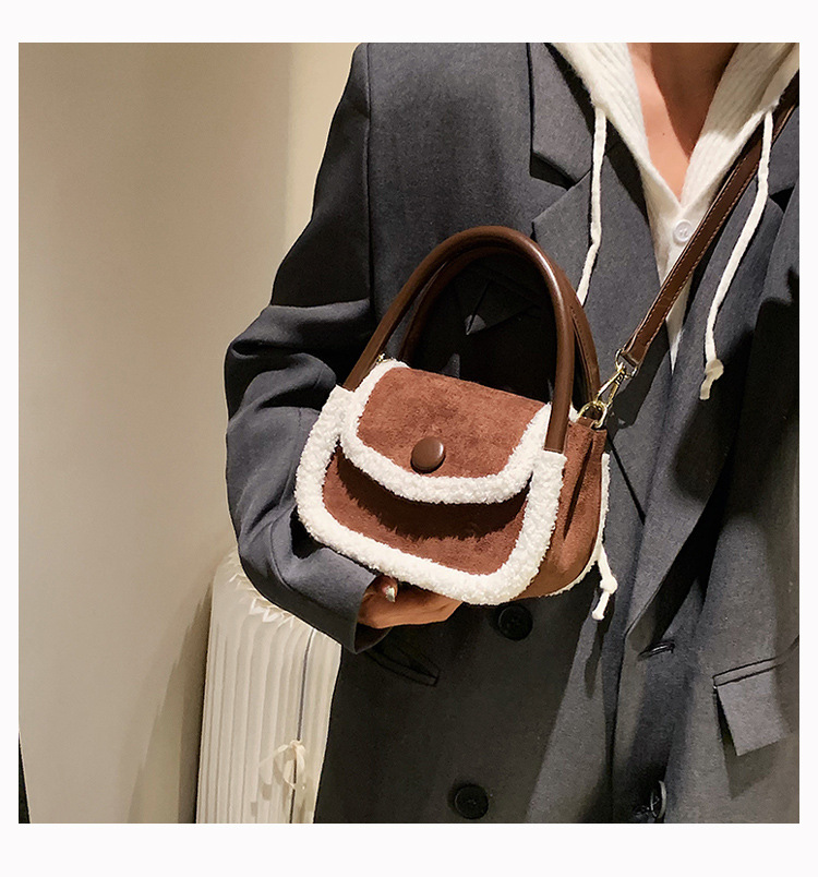 Fashion Plush Handbag Female Autumn And Winter 2021 New Trendy One-shoulder Messenger Bag display picture 6