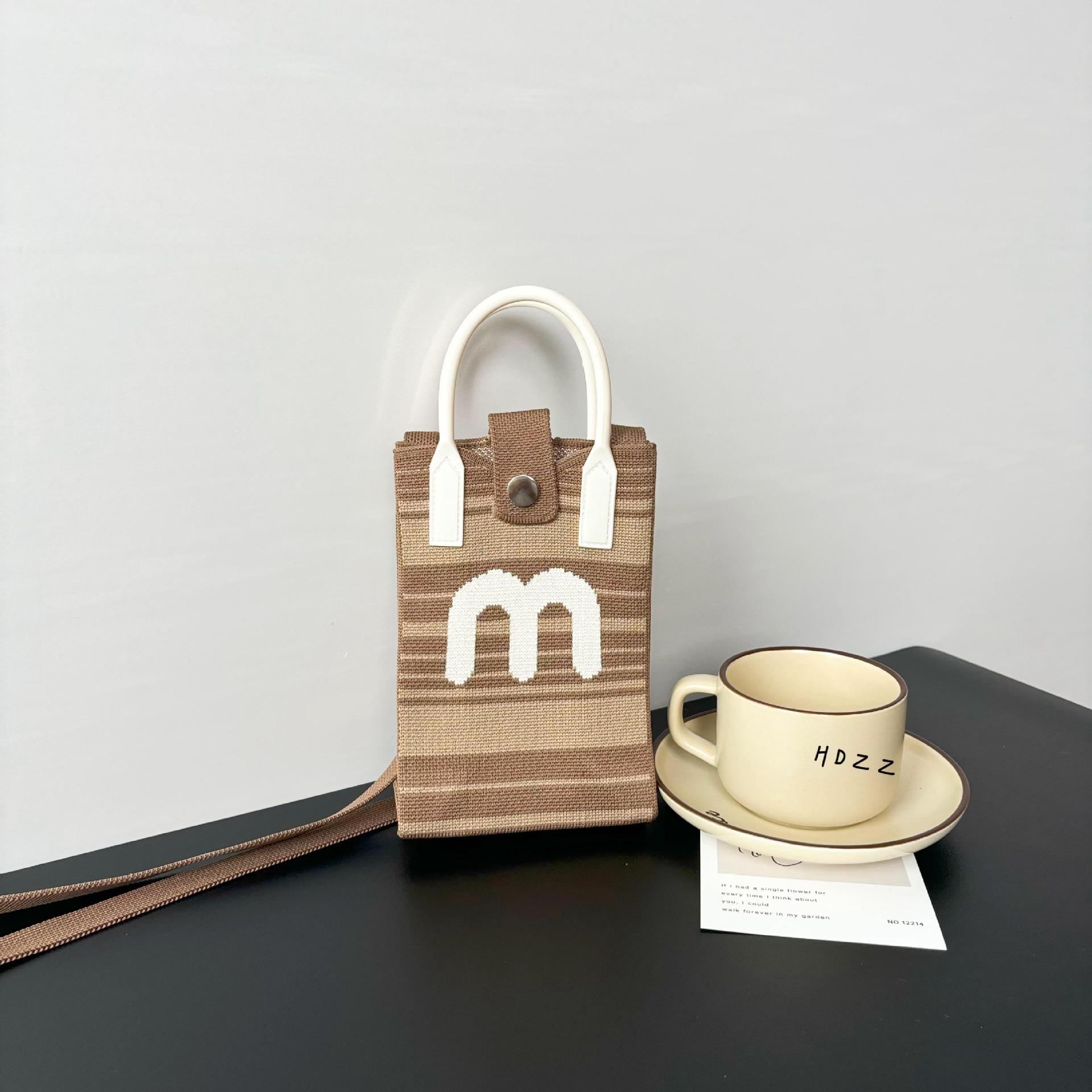 M 문자 - 커피 색상