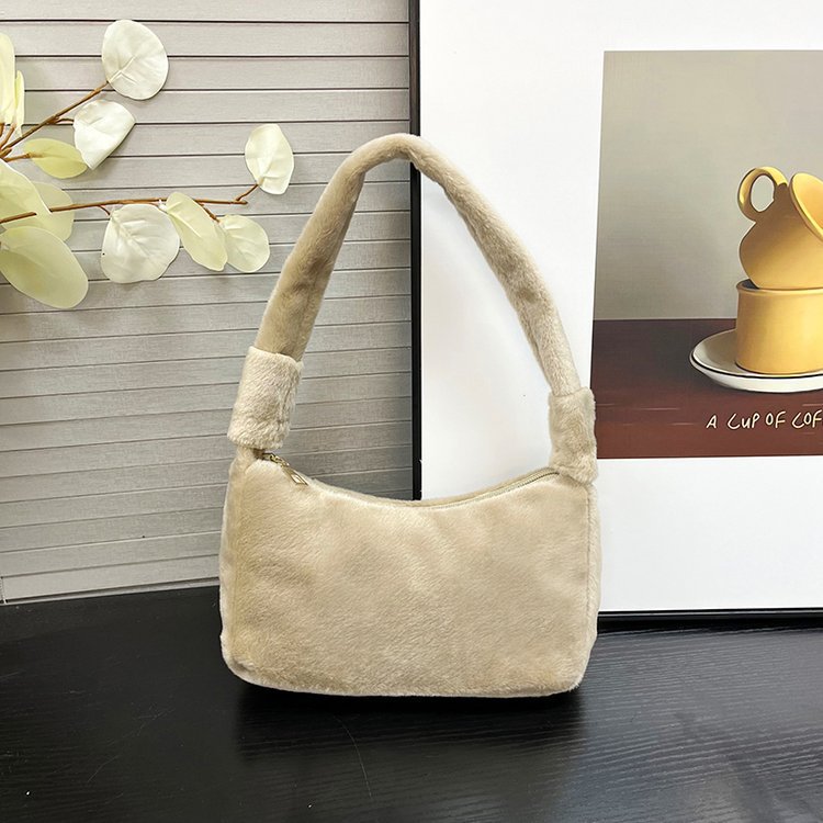 Otoño y invierno transfronterizos nuevos bolsos de peluche bolsos de moda bolsos de llave bolsos de maquillaje bolsos de chicas