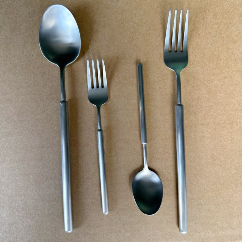 Set de couverts en acier inoxydable à manche rond_voghion.com