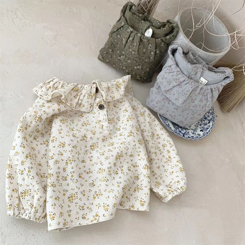 Versión coreana de primavera y otoño, bebé, bebé, camisa de fondo floral suave, cuello de muñeca de manga larga, camisa de niño linda suelta