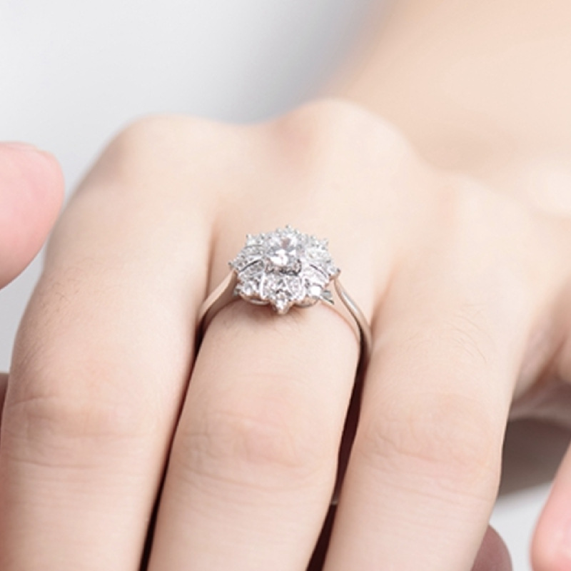 Brilliant Starry Flower Ring 18k Gold Plated Cluster Wedding Ring_voghion.com