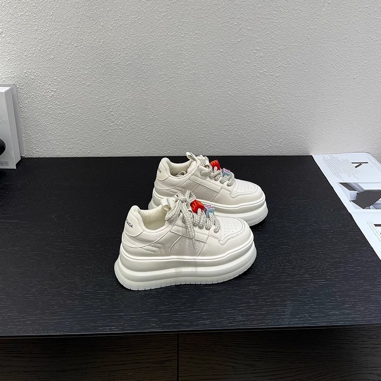 Pequeño 6cm de cuero más zapatos muffins de lana mujeres 2024 invierno nueva moda versátil pan casual pequeño zapatos blancos moda