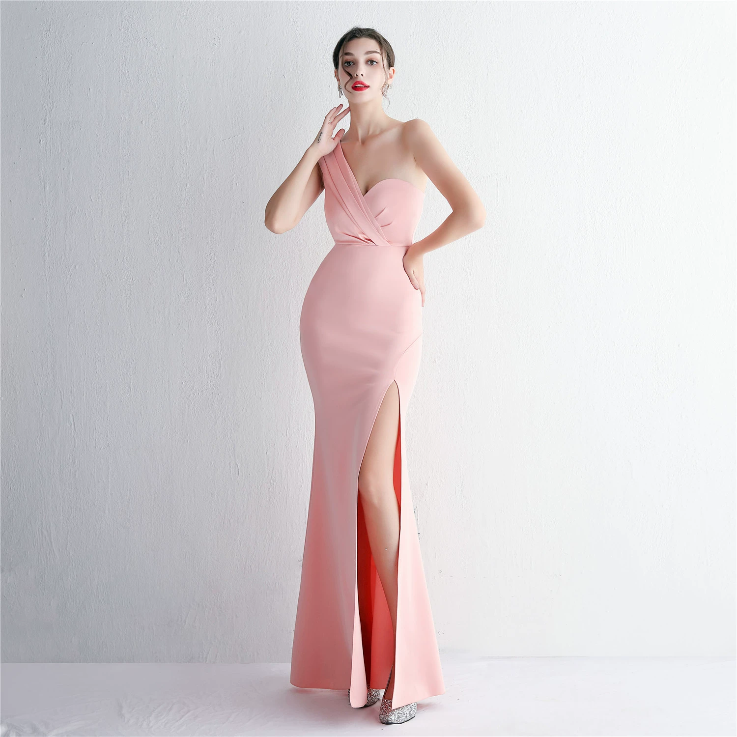 18933 # атласная Новый Slim-Fit одно плечо Длинные Леди Ужин похудение рыбий хвост платье свадебная модель автомобиля выставочное платье