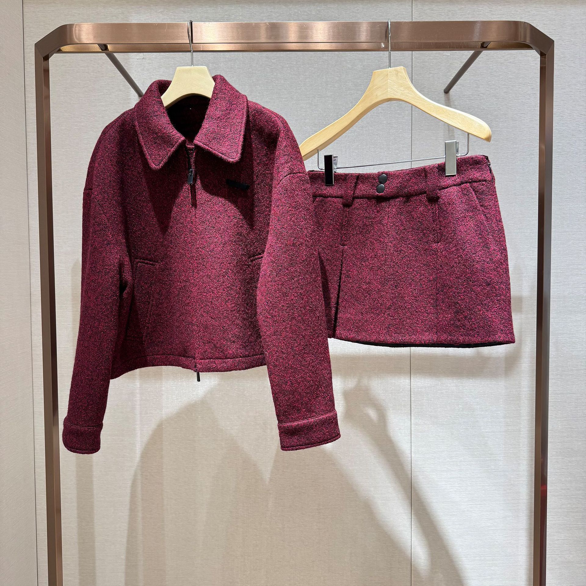 2025 New Winter Red Wool Unique Elegant Woolen Jacket Knitted Top for Women Xrj7W05B