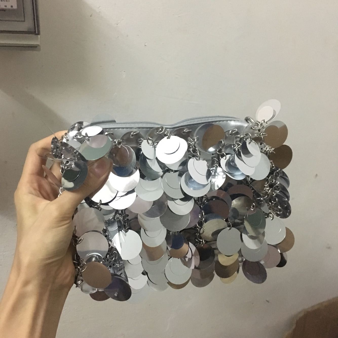 가방 여성 가방 새로운 2020 인터넷 연예인 같은 스타일 휴대 전화 가방 체인 샤이닝 피스 비드 백 숄더 크로스 바디 백 작은 가방