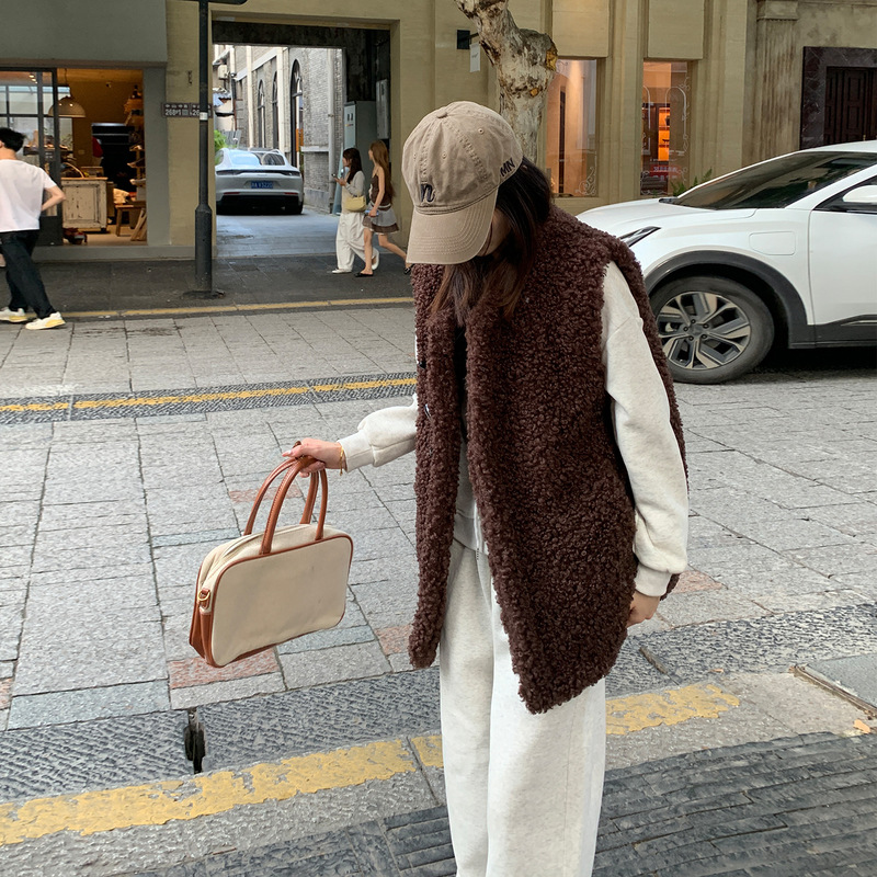 Korean-style casual lamb wool vest for women, mid-length, thickened for winter, versatile outerwear jacket Korean-style casual lamb wool vest for women, mid-length, thickened for winter, versatile outerwear jacket