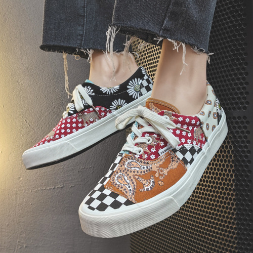 Douchuan new canvas shoes for women cashew flower checkerboard low-top couple shoes for men and women retro women's sneakers wholesale