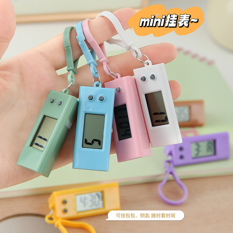 シンプルな学生ミニ電子掛け時計ポータブルキーホルダータイマー小さな時計かわいいコンパクト三角形電子時計|undefined