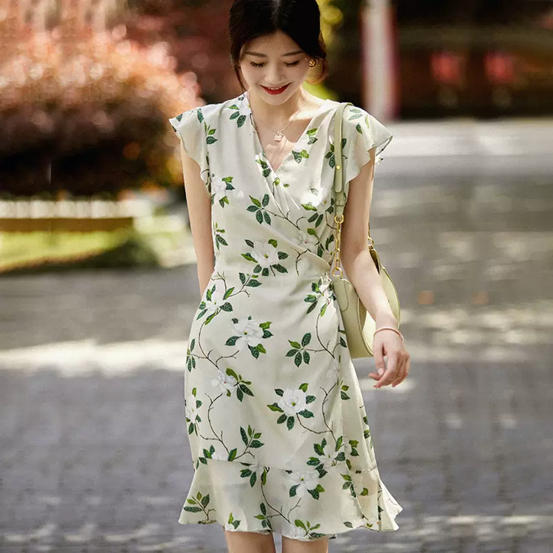 真丝连衣裙女夏季2025新款气质V领显瘦法式桑蚕丝小个子荷叶边裙