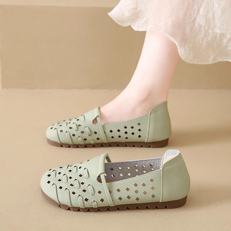 Brand Clearance Soft Leather Perforated Shoes 2026 Summer New Breathable Hollow Out Single Shoes with Soft Rubber Sole
