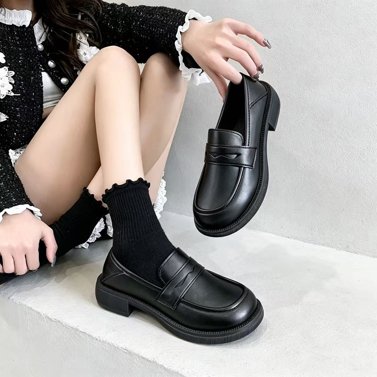 Loafers for Women, British Style, 2026 Spring and Autumn, Retro Flat Shoes, Round Toe, Fashionable Versatile Leather Shoes, In-Stock Wholesale