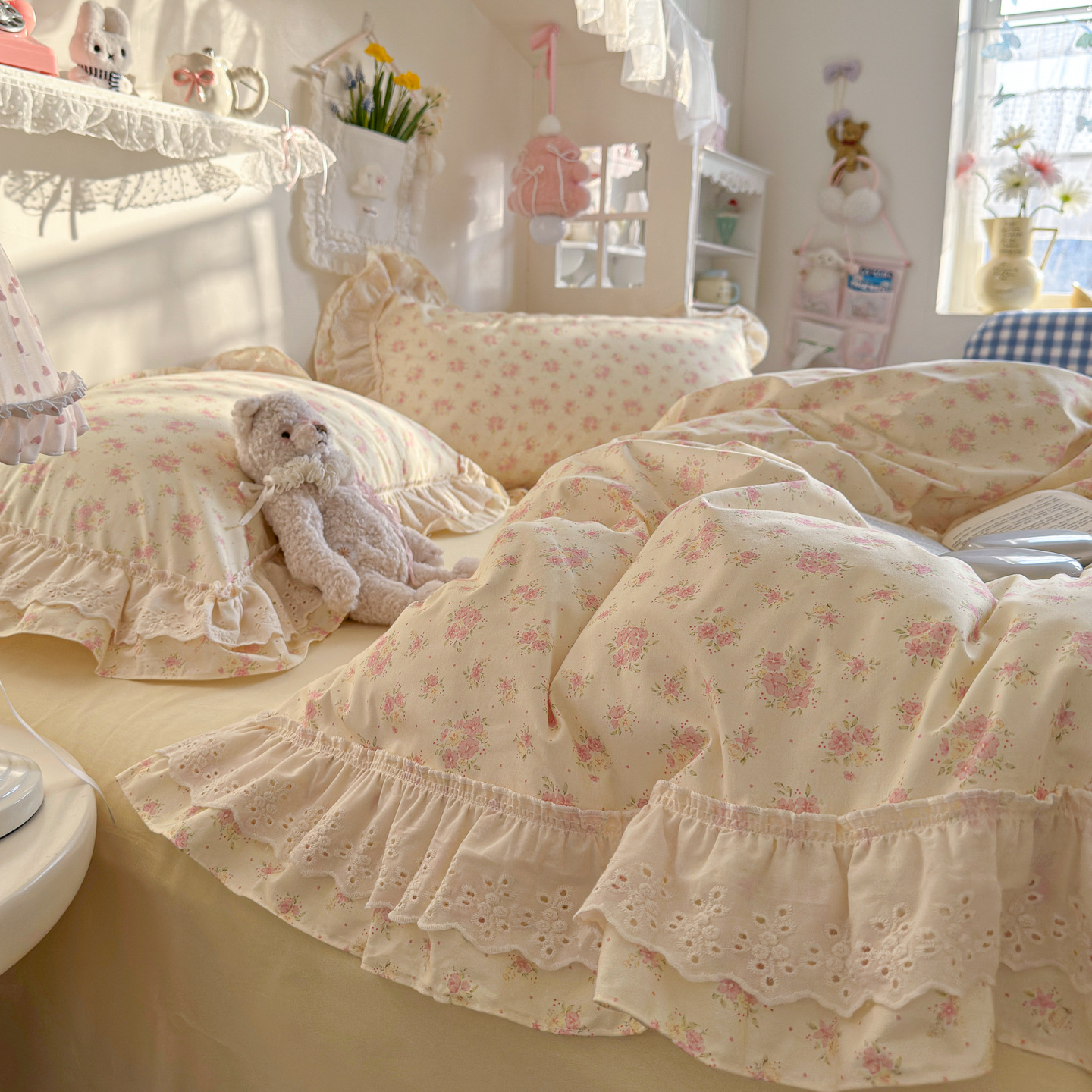 Todo algodón cuatro piezas de impresión pequeña flor de encaje dormitorio tres piezas de INS pequeño libro rojo blogger explosión de cama