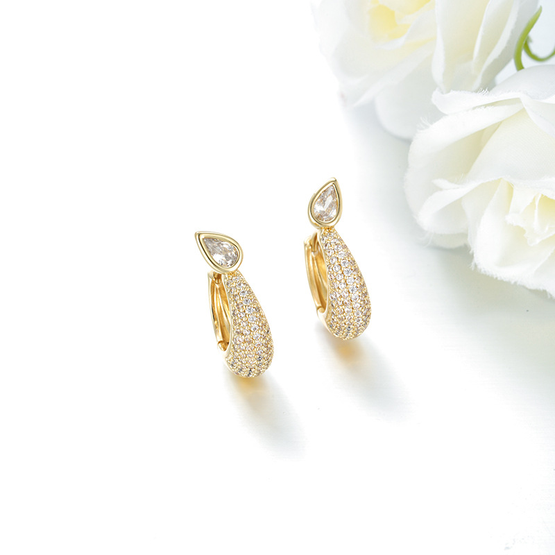 Xuping aleación de cobre chapado 14k color micro incrustado de zirconio tipo gotas de agua transfronterizas europeas y estadounidenses perfiles de orejas de moda para mujeres viajes