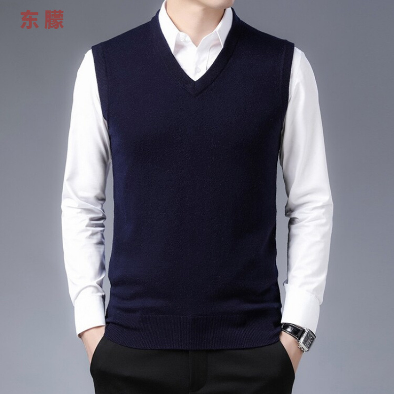 100% wool V-neck regular thickness pure wool vest, wool sweater, knitwear, solid color sweetheart neckline 100% wool V-neck regular thickness pure wool vest, wool sweater, knitwear, solid color sweetheart neckline