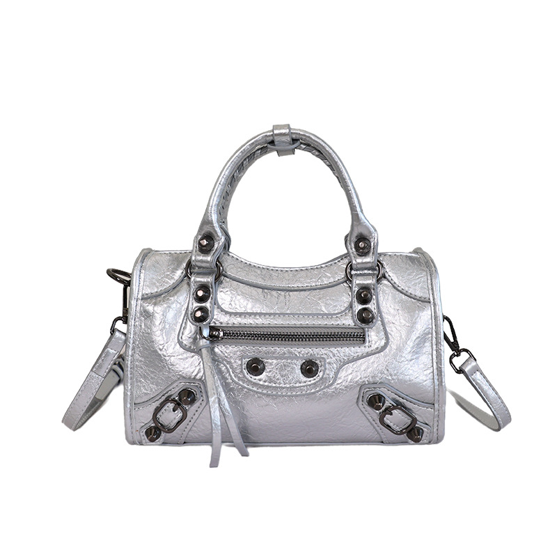 High-end sensitividad portátil clavos locomotora almohada bolso para mujeres 2026 nuevo cross-border fresco bolso de hombro de estilo de mujer