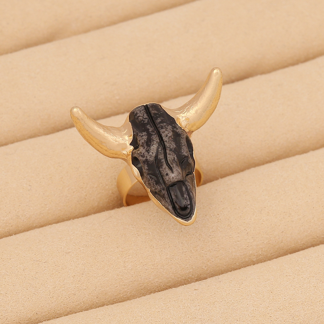 Resin Material Fashion Cattle Resin Women's Rings