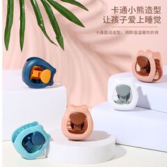 熊の布団の固定器の針がない安全な隠しシーツはカバーされています。