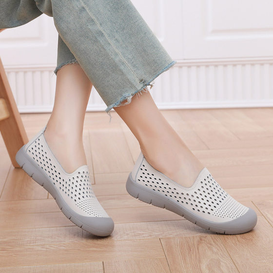 Three Sheep 2025 New Summer Slip-on Hollow Breathable Mother Hole Soft-soled Sandals Cowhide Comfortable and Lightweight