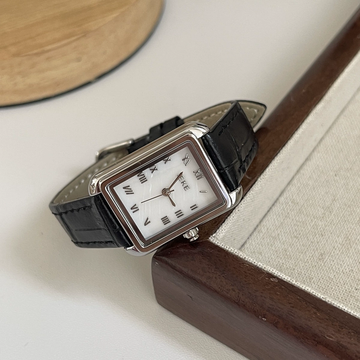 IEKE Classic retro sophisticated watch pearl, universal belt, Mori