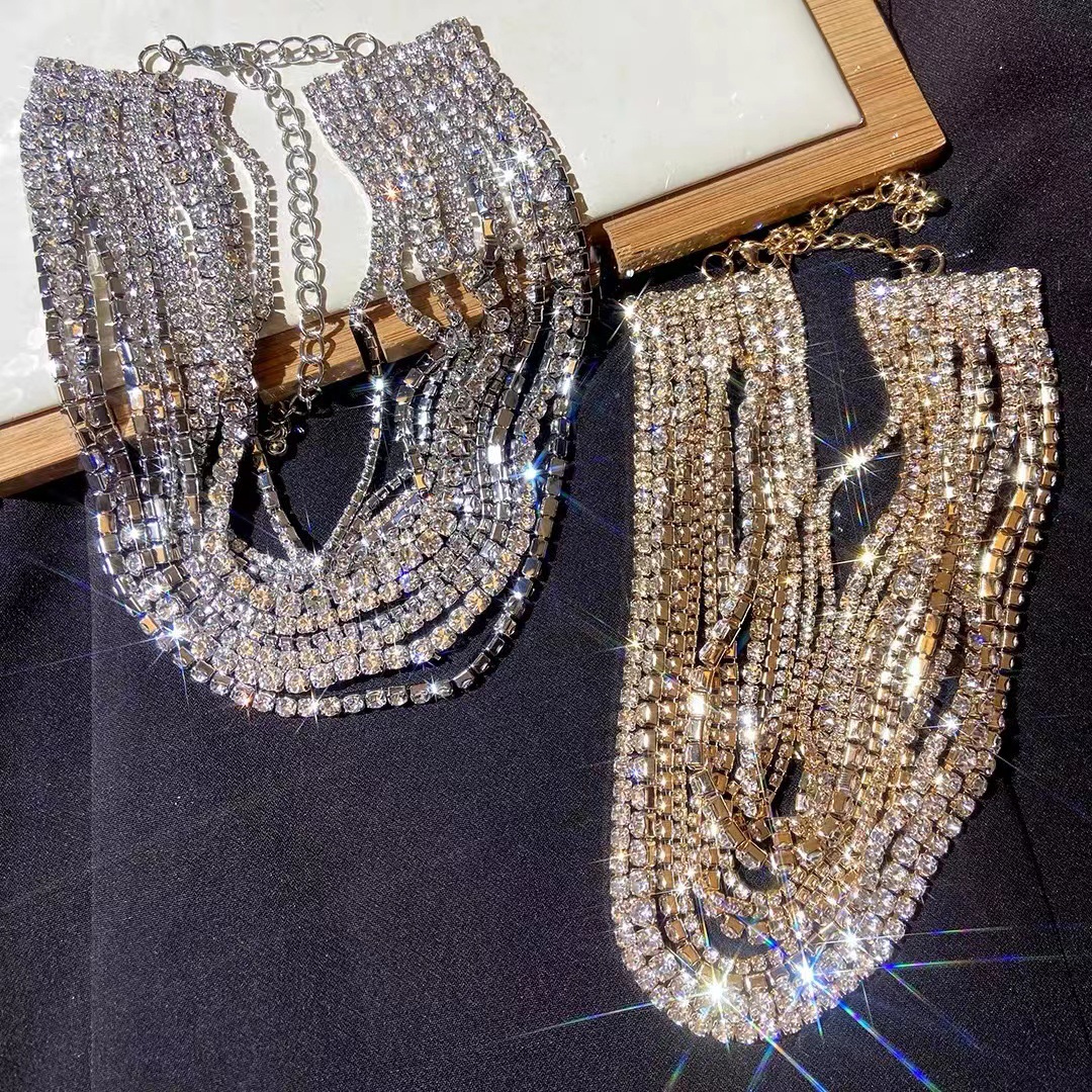 Luxuriöses Statement Collier Mit Vollbesatz Aus Kristallen_voghion.com