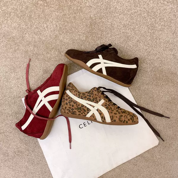 2026 Autumn and Winter New Style Round-Toe Height-Increasing Women's Shoes, Retro Low-Top Flat Lace-Up Sports Casual Red German Training Shoes