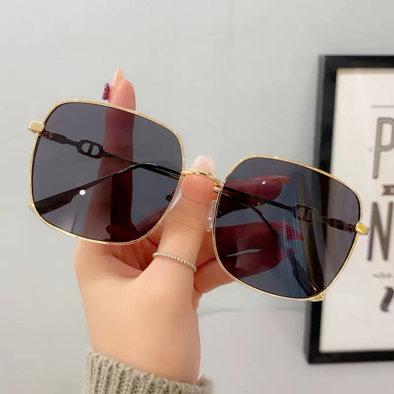 Retro glasses solar-powered, internet celebrity