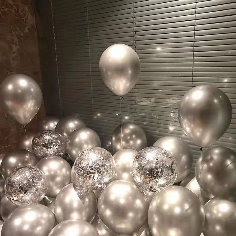 誕生日に風船を配置して結婚します。現場に風船を配置します。|undefined