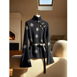 新中式斜边黑色立领针织衫女2025春秋内搭盘扣喇叭袖打底毛衣国风