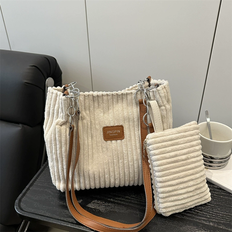 Большая емкость бархатной цепи подмышки сумка Тотер сумка женская сумка 2025 новая модная сумка для коммутирующих сумка на плечо