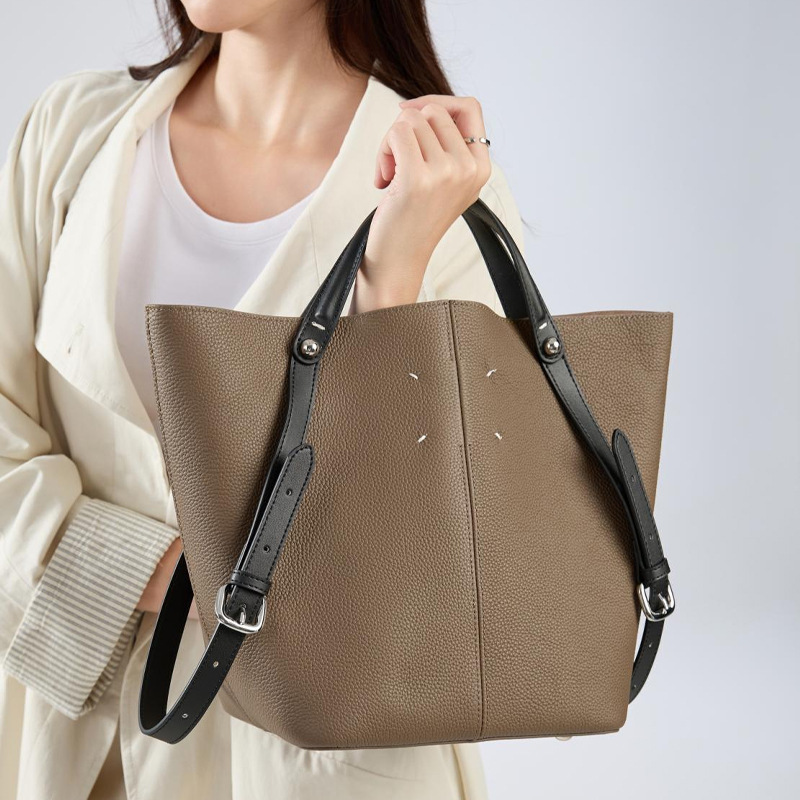 Special Offer Women's Bags Live Streaming Dropshipping 2026 New Fashion Trendy Bucket Bag First Layer Cowhide Leather Commuter Handbag Special Offer Women's Bags Live Streaming Dropshipping 2026 New Fashion Trendy Bucket Bag First Layer Cowhide Leather Commuter Handbag