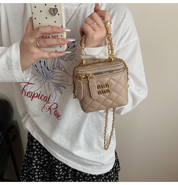 Little Bag Women 2025 Summer New Fashion diamond-shaped chain patent leather crossbody bag, versatile single-shoulder hand-carry bucket bag undefined
