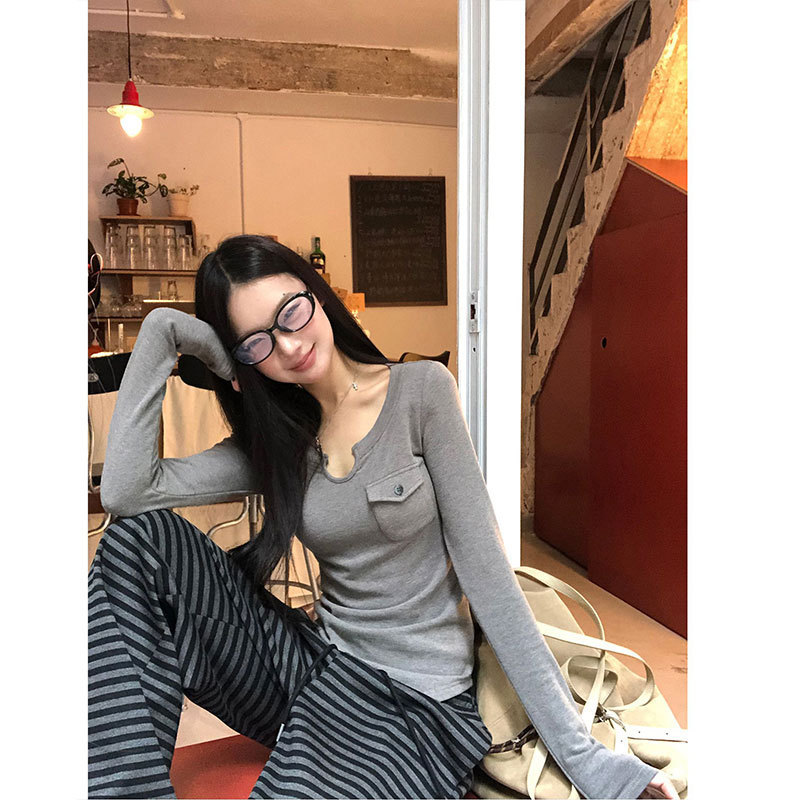 Chenling [Rayon Brushed Fabric] Gray Pocket Long Sleeve T-Shirt for Women, Autumn Slim Fit U-Neck Base Shirt, Slimming Underwear