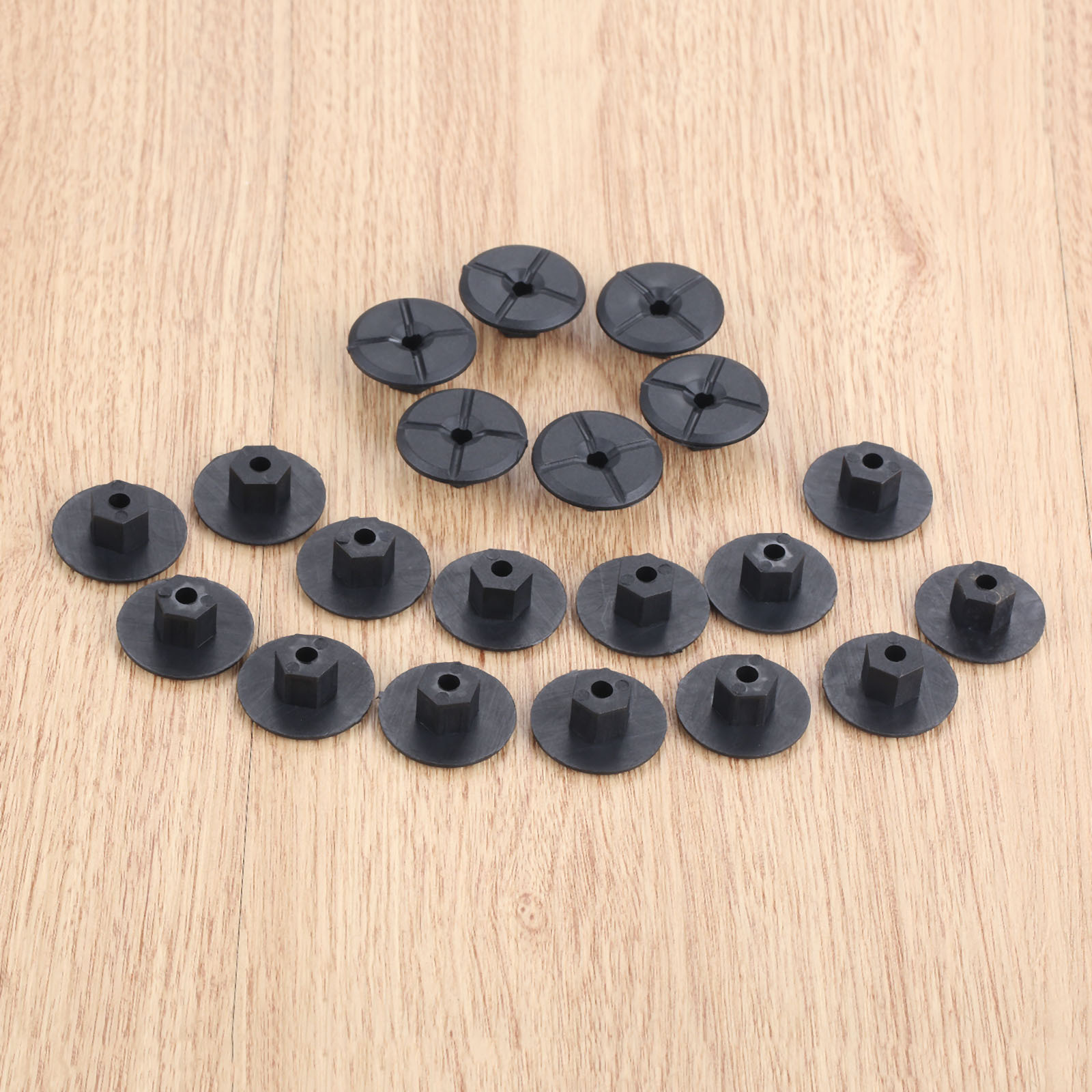 Adecuado para Mercedes-Benz coche hebilla tuerca Fender clip auto-roscado tarjeta titular coche accesorios K90