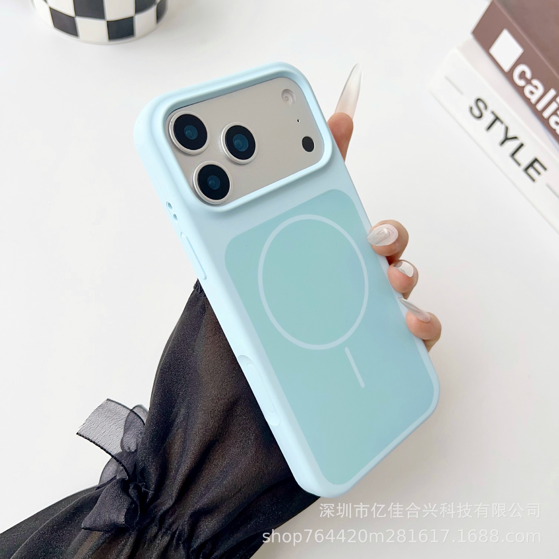 Magnético líquido de dos colores de gran agujero para iPhone17 ProMax 16 segundos de cambio 17 caso anti-caída 13