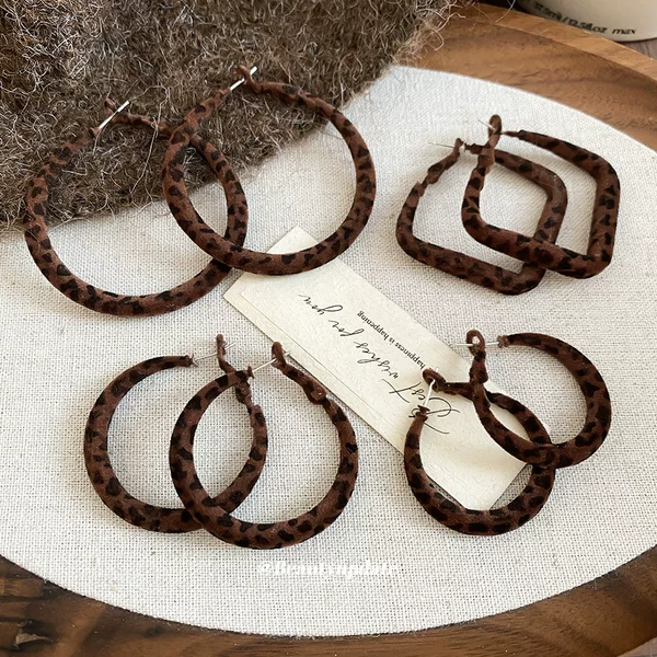 Retro Flocked Leopard Print Geometric Round Rhombus Pendant Earrings Maillard Style Earrings Niche Design Earrings for Women
